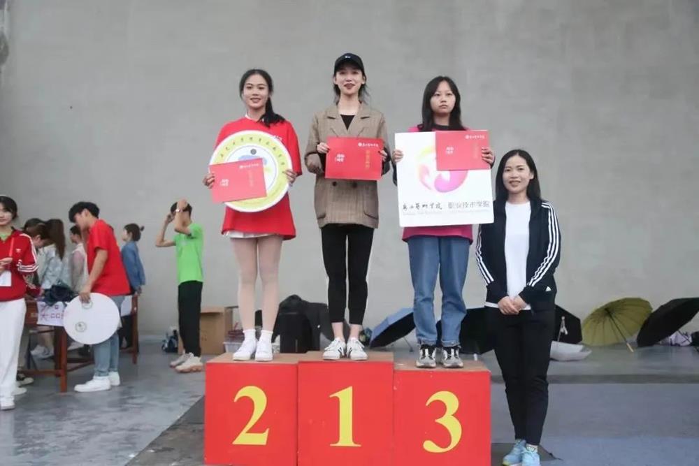 d174ad0d9b8d4b86af22f7e20942d389.jpg
